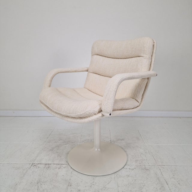 This elegant and exceptionally comfortable “Channel” lounge chair, designed by Geoffrey Harcourt for Artifort in the...