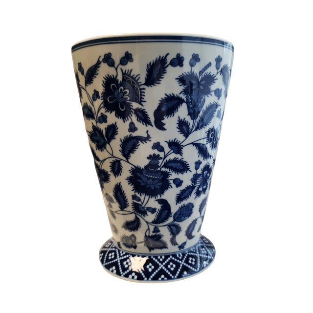 Chinese 20th Century Chinese Footed Vase For Sale - Image 3 of 6