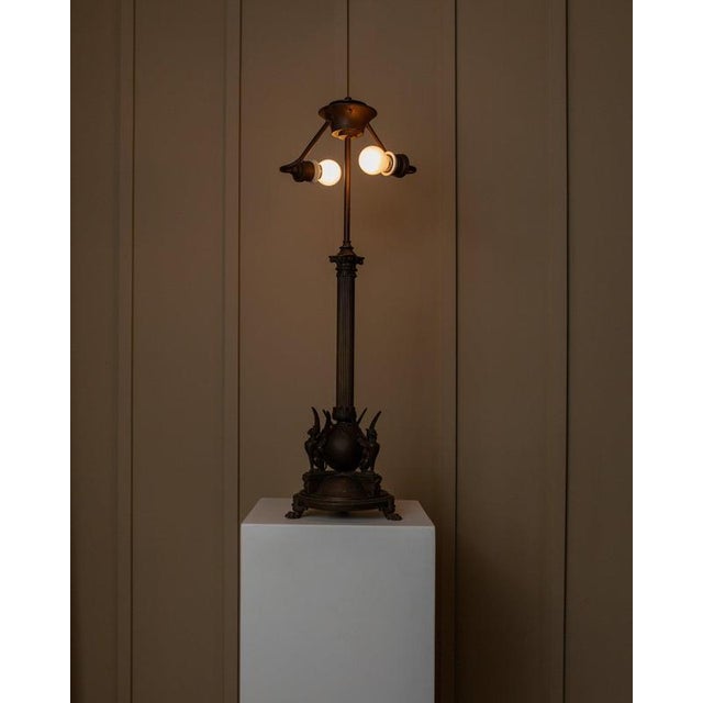 Give your room a special touch with this xl table lamp from the early 19th century. Its classic design and mystical shapes...