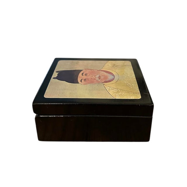 Vintage Chinoiserie Chinese Ancestor Lacquerware Decorative Box With Set of 6 Coasters in the Manner of Mottahedeh , C.1970 For Sale - Image 9 of 11