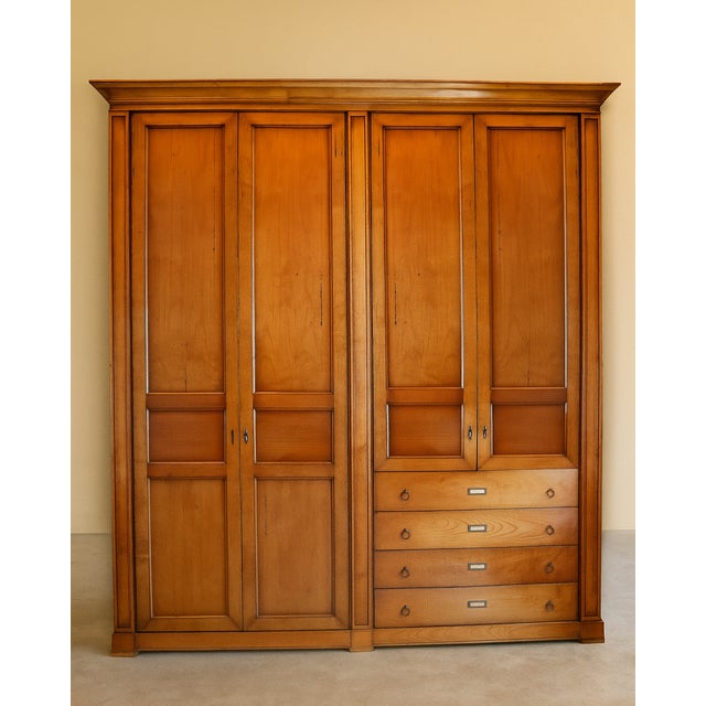 This wardrobe by Roche Bobois showcases the exceptional craftsmanship of the French house, renowned for its high-end...