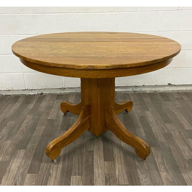 Antique Early 1900s Tiger Oak 42 Inch Round Pedestal Dining Table