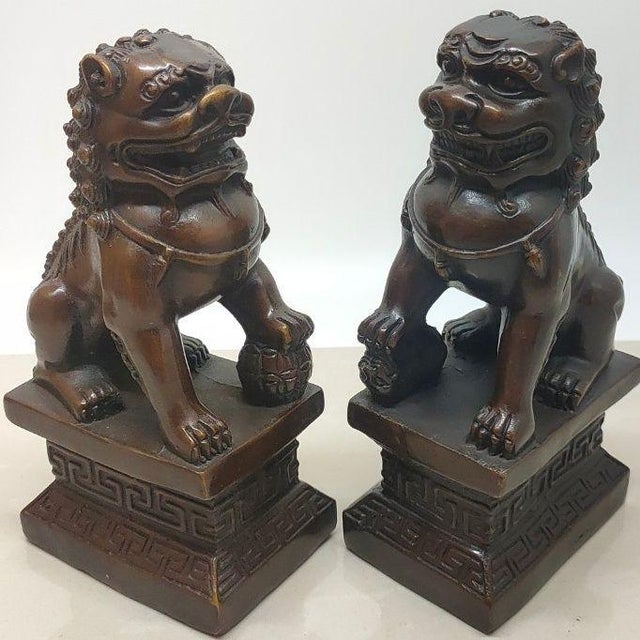 Chinese Pair of Vintage Bronze Foo Dogs – Guardian Lion Statues With Ball & Cub For Sale - Image 3 of 9