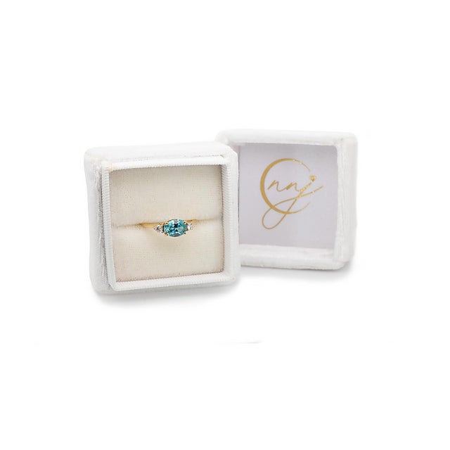 Modern 1.6cts Blue Zircon Ring With Natural Diamonds Accents: Solid 14k Gold, 8x6mm For Sale - Image 3 of 10