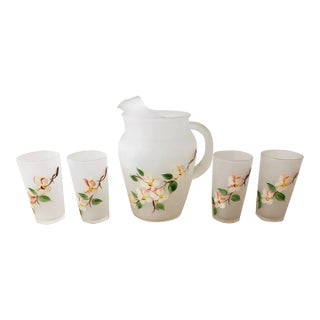 1960s Hazel-Atlas Frosted Pitcher and 4 Matching Glasses With Floral Motif For Sale