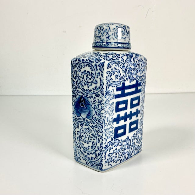 Mid-Century Boho Chic Hollywood Regency Chinoiserie Blue & White Square Happiness Ginger Jars For Sale - Image 4 of 9