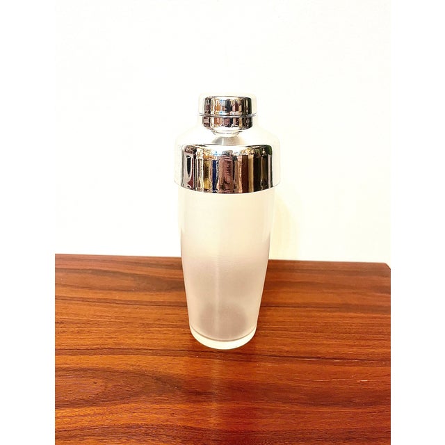 Hollywood Regency French Shaker in Frosted Glass and Metal, 1978 For Sale - Image 3 of 3
