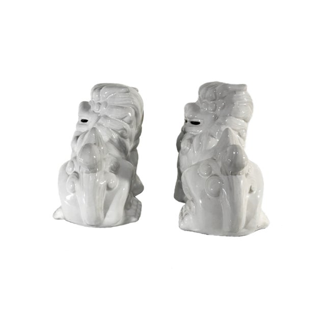 Chinoiserie Vintage Late 20th Century High Gloss White Ceramic Foo Dogs - a Pair For Sale - Image 3 of 5