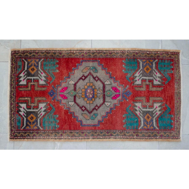 1970s Hand Knotted Small Oushak Rug Faded Mini Rug Mat - 1'8" X 3'2" For Sale - Image 13 of 13