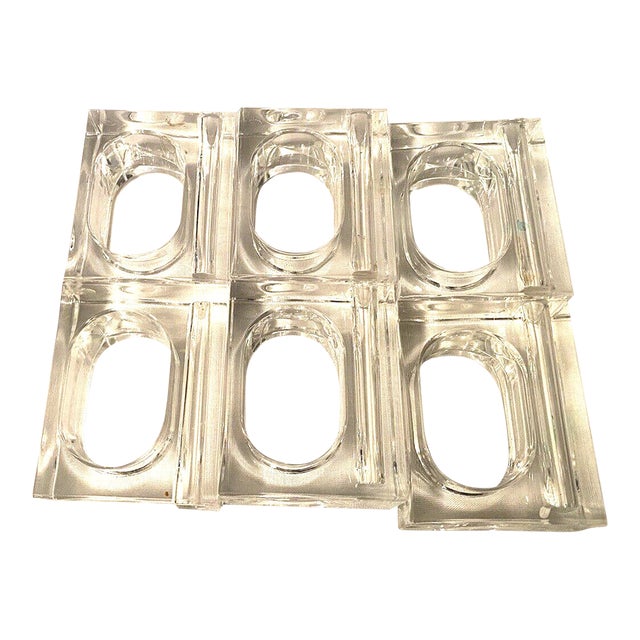 1970s Lillian Vernon Lucite Napkin Rings With Bud Vase (Set of 6) For Sale