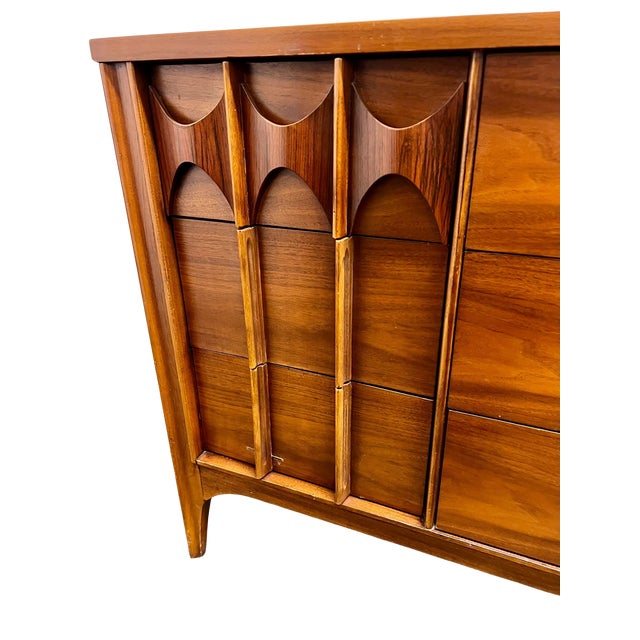 1960s Iconic Walnut and Rosewood Kent Coffey "Perspecta" Mid-Century Modern 9-Drawer Dresser With Mirror For Sale - Image 12 of 18