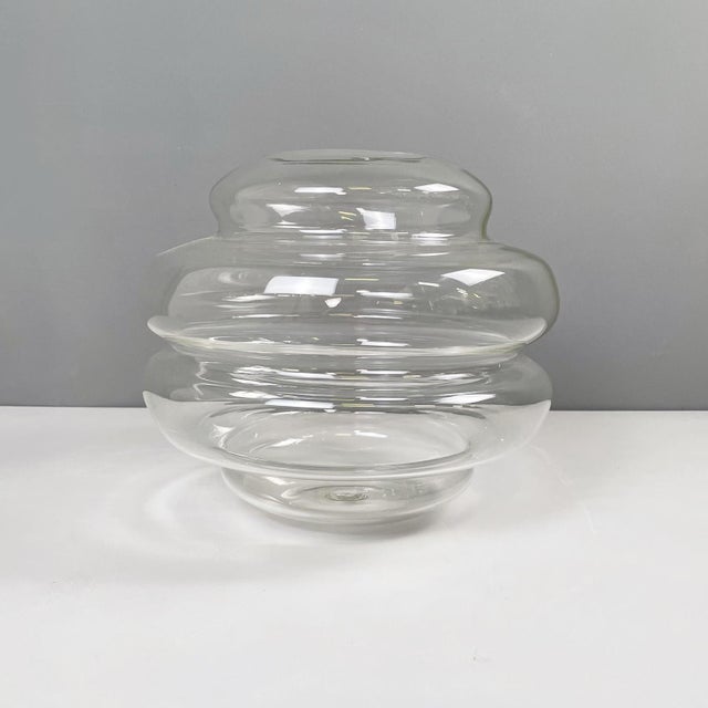Italian modern Glass vase with round shape by Roberto Faccioli, 1990s Round base vase in finely handcrafted glass. The...