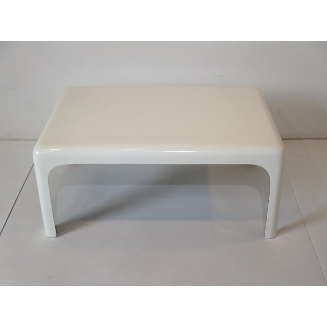 A well crafted gel coated white molded fiberglass Space Age coffee table with curved legs making the piece very sturdy ....