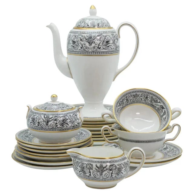 Mid 20th Century Wedgwood Porcelain Tableware Dinner Service for 12 People For Sale - Image 5 of 13