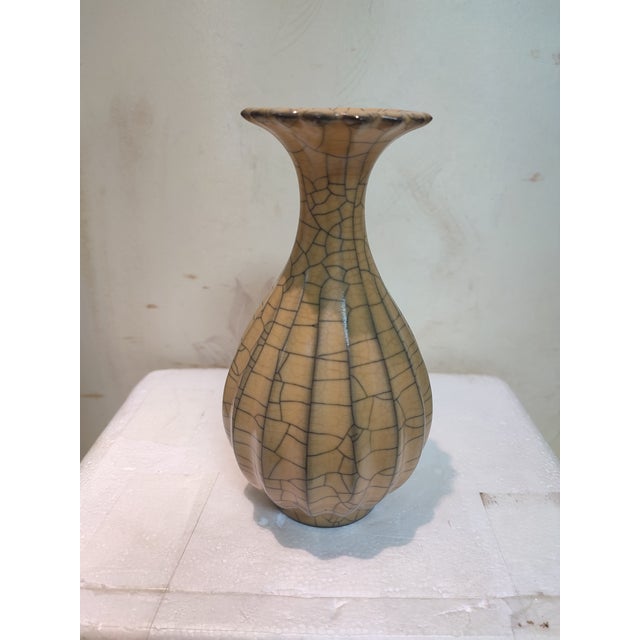 Early 20th Century Chinese Ceramic Vase Hand Carved Ge Ware Crackle Glaze Celadon Yuhuchun Vase For Sale - Image 5 of 6