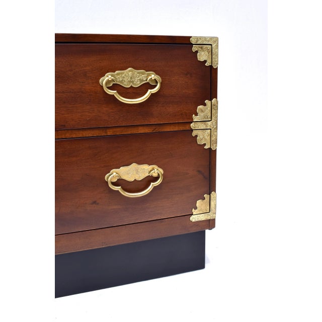 1970s Henredon Chinoiserie Tansu Campaign Commodes in Mahogany & Brass For Sale In Philadelphia - Image 6 of 12