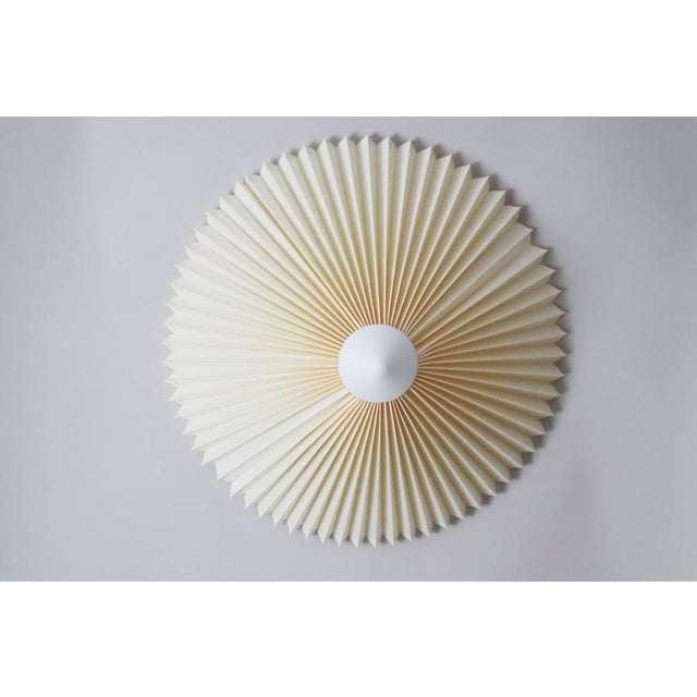 White Pleated Rosetta 40 Wall Lamp from Lyfa, Denmark, 1980s For Sale - Image 6 of 10
