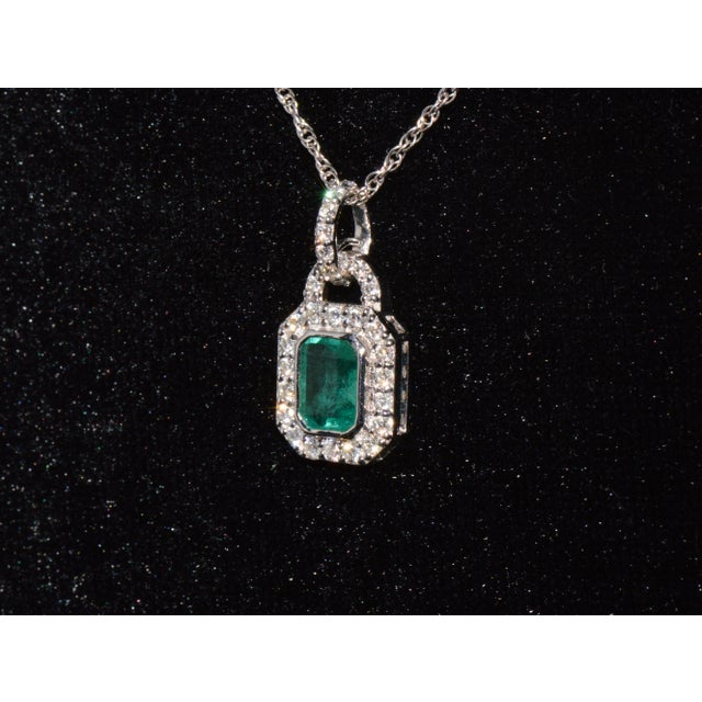 Metal Late 20th Century Certified Natural 2.06cts Emerald & Diamond 18k White Gold Pendant Charm For Sale - Image 7 of 11