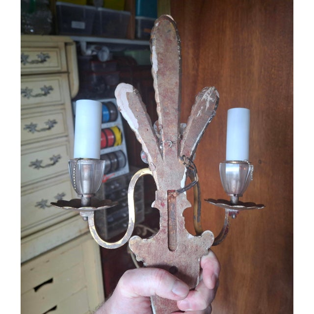 1920s French Regency Crystal Floral Wall Sconce Attributed to Maison Bagues For Sale - Image 17 of 18