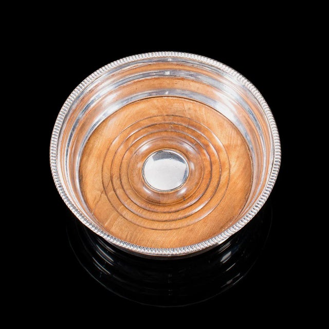 1910s Pair of Antique Edwardian English Silver Plate Decanters and Stands For Sale - Image 12 of 13