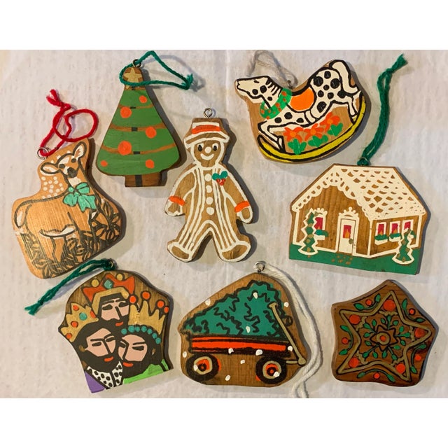 Green Set of Eight 1980s Hand-Painted Wooden Christmas Tree Ornaments For Sale - Image 8 of 8