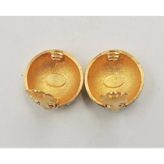 Vintage 1980s Valentino Goldtone & Rhodium Plate Rhinestone Flower Clip Earrings - 2 Pieces For Sale In Philadelphia - Image 6 of 9