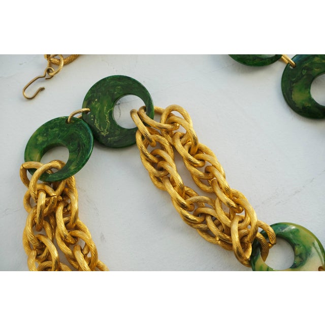 Bakelite Vintage, 1970s Malachite Green Bakelite Gold-Tone Metal Chain Necklace/Belt For Sale - Image 4 of 11