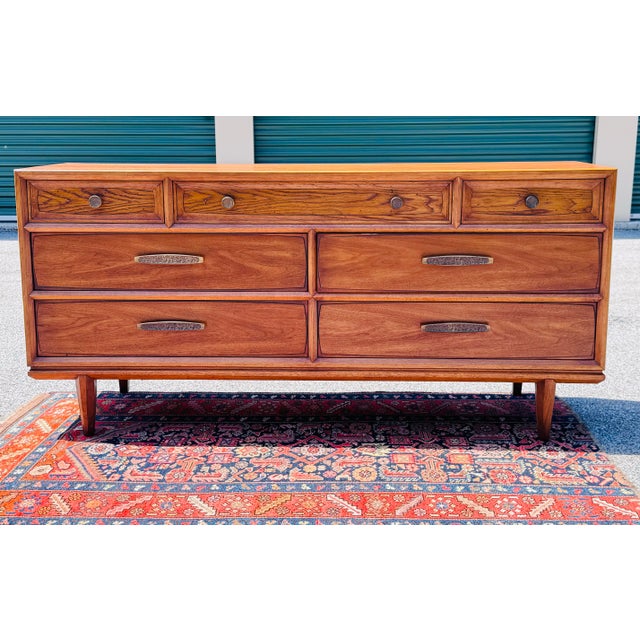 Brutalist Vintage 1960s Henredon Heritage Brutalist Oak Wood 7-Drawer Dresser For Sale - Image 3 of 12