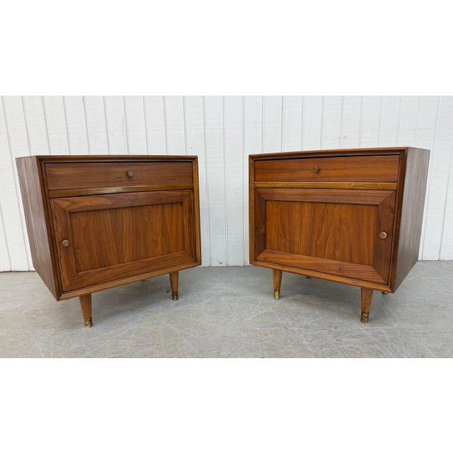 This listing is for a pair of Mid-Century Modern Walnut Nightstands. Featuring a straight line cube design, single drawer,...