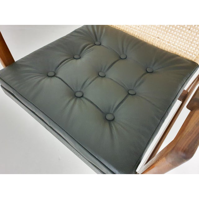 1950s Rattan and Leather High-Back Lounge Chair by P. J. Muntendam for Gebrüder Jonkers, Netherlands, 1950s For Sale - Image 5 of 11