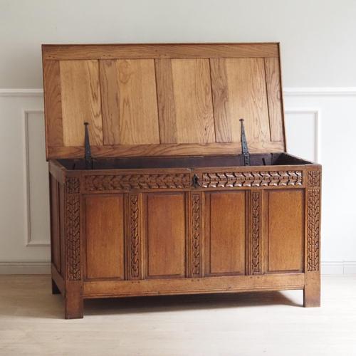 Antique Oak Chest with Carved Front and Hinged Lid, 1880 For Sale - Image 15 of 15