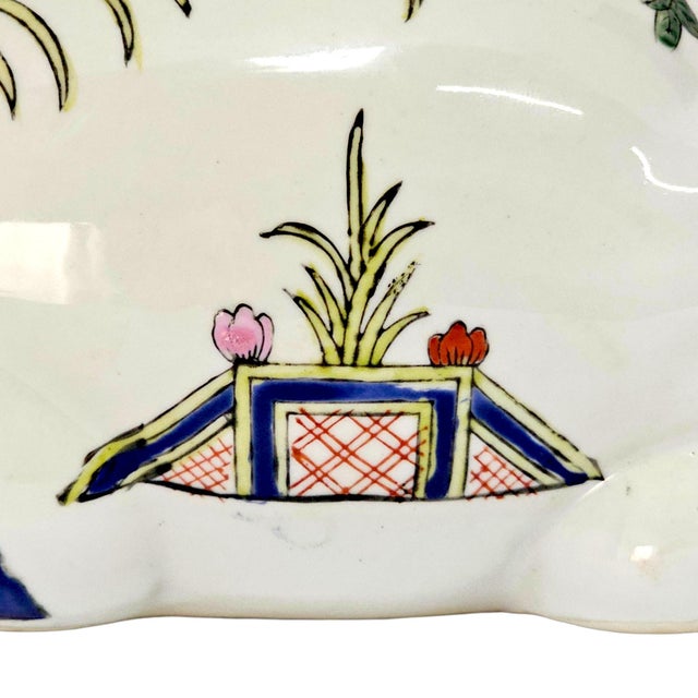 Mid-Century Chinese Kutani-Style Reclining Cat Figurine 10.5" For Sale - Image 11 of 12