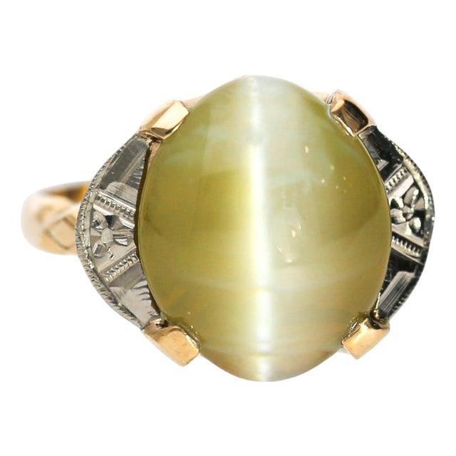 Mid 20th Century Gia Certified 9.46 Carat Green Cats Eye Chrysoberyl 14k Gold Art Deco Ring, Size 6.5 For Sale