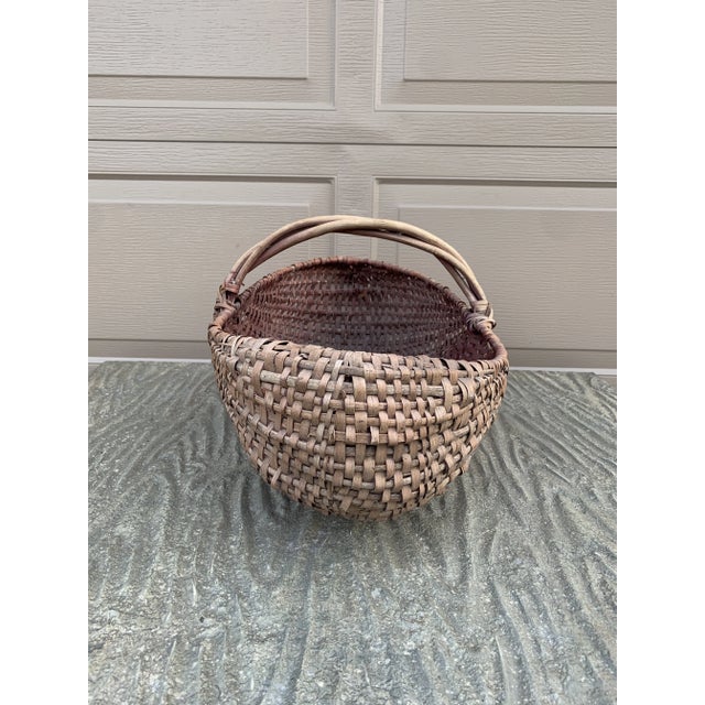 Early 20th Century American Splint Oak Gathering Basket For Sale - Image 11 of 12