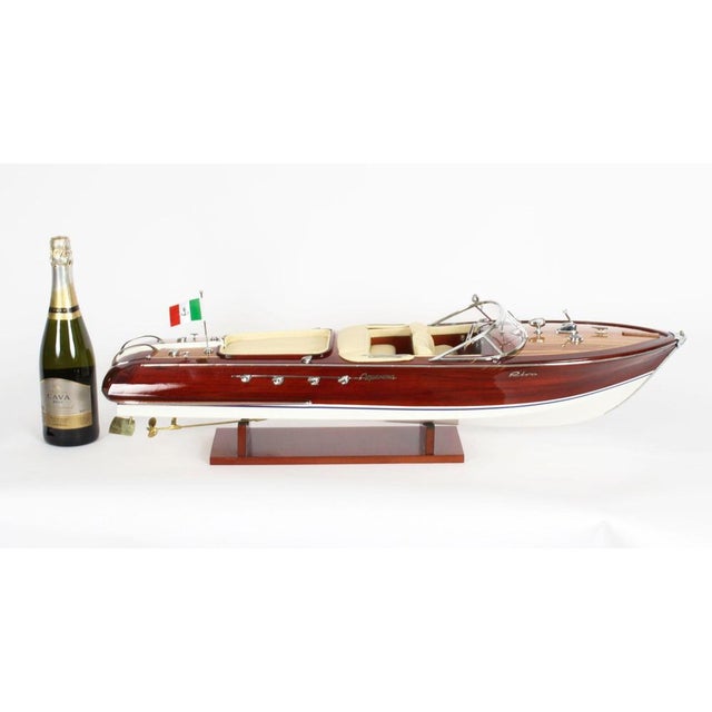 Riva Aquarama Speedboat Model with Cream Interior For Sale - Image 18 of 18