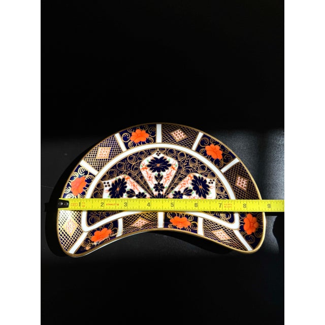 1974 Royal Crown Derby Old Imari ~ Pattern 1128 ~ XXXVII ~ Crescent Serving Dish For Sale In Dallas - Image 6 of 10