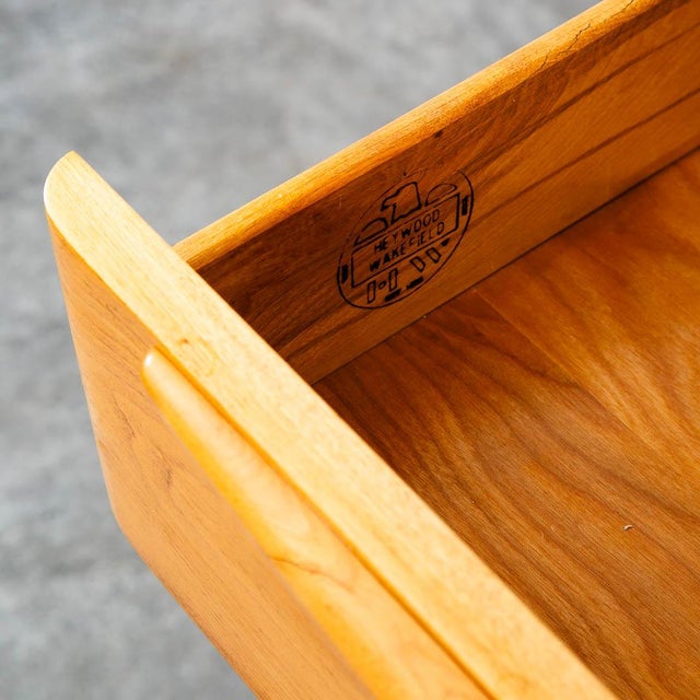 1960s Mid Century Modern Credenza Display China Cabinet Heywood Wakefield Champagne For Sale - Image 5 of 10