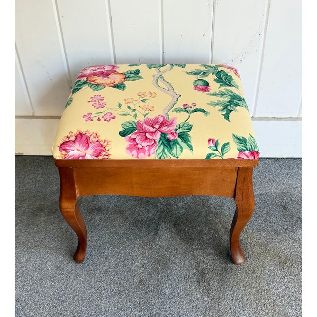 Traditional 1940s Yellow Floral Hinge-Top Storage Footstool / Ottoman For Sale - Image 3 of 6