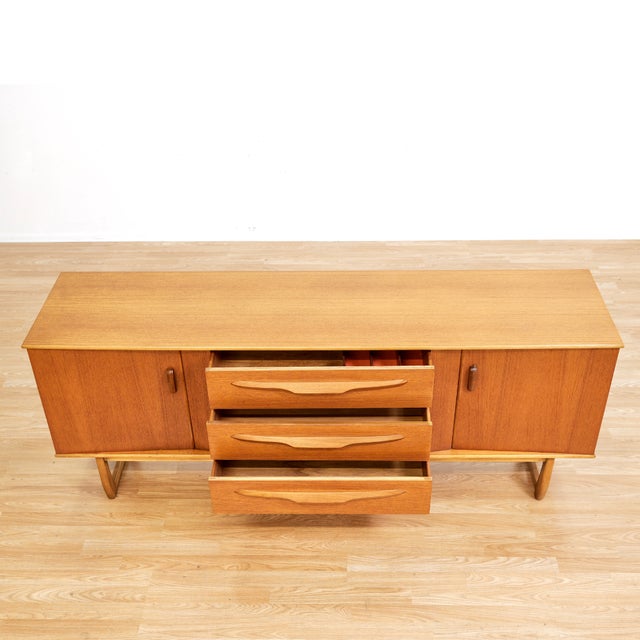 Mid Century 1960s Teak Credenza For Sale In Los Angeles - Image 6 of 9