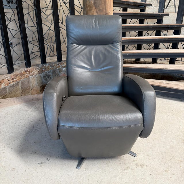 1990s Ergonomic Leather Recliner Made in Norway by I M G Scandinavian Modern For Sale - Image 5 of 17
