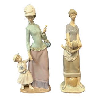 Late 20th Century Lladro Duo: Mother & Child (#4575), Lady with Umbrella & Girl (#1353) - A Pair For Sale