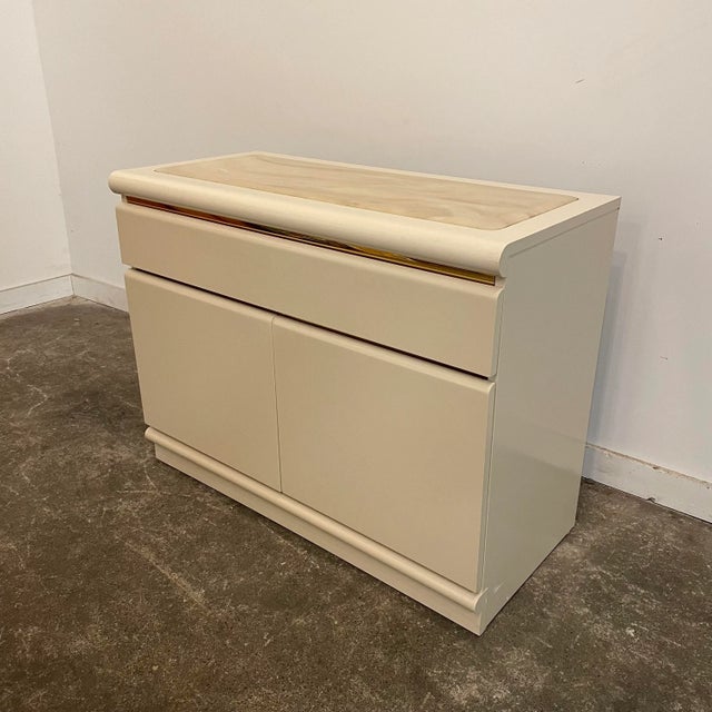 Postmodern 1980s Postmodern Broyhill Faux Marble Top Low Dresser For Sale - Image 3 of 13