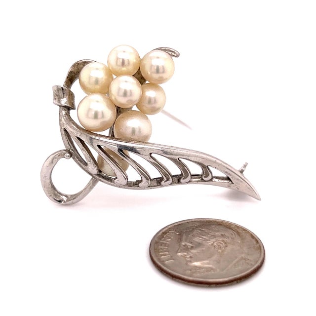 Metal 1990s Mikimoto Estate Akoya Pearl Brooch Sterling Silver 6.50 mm For Sale - Image 7 of 10
