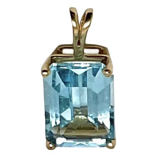 Aquamarine Pendant 14kt Yellow Gold For Sale