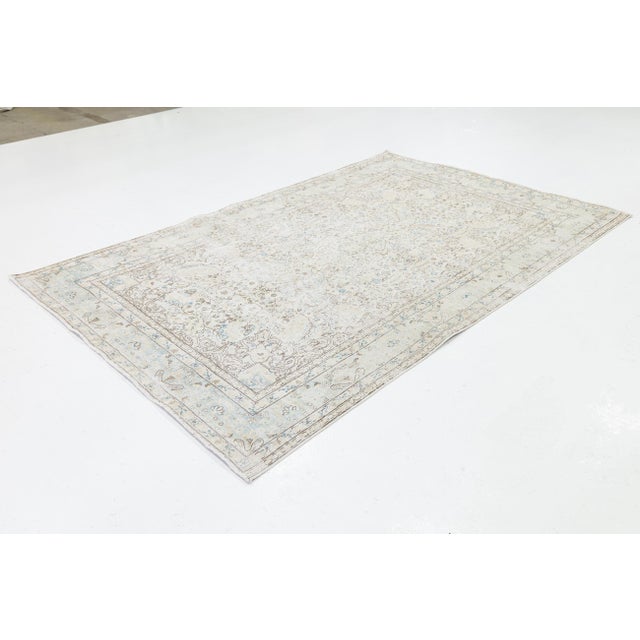 Antique Shabby Chic Persian Kerman Rug - Hand-Knotted Muted Floral Wool in Ivory For Sale - Image 4 of 10