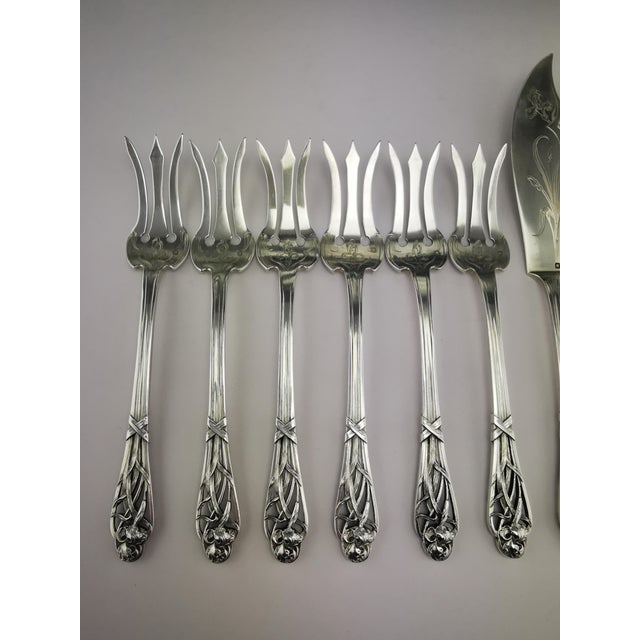 Silver Art Nouveau Iris Pattern Fish Cutlery in Silver from Henin & Cie, 1900s, Set of 12 For Sale - Image 8 of 18
