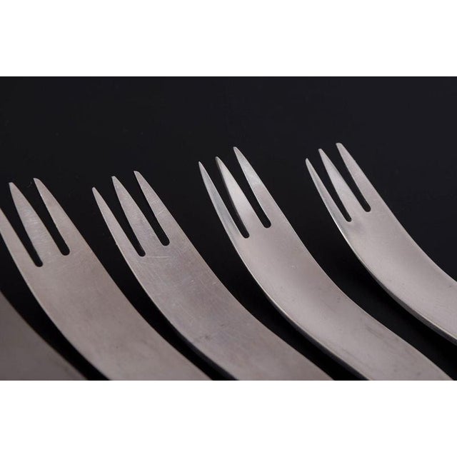 Dinner Forks in Stainless Steel by Arne Jacobsen for Anton Michelsen, 1960s, Set of 6 For Sale - Image 3 of 5
