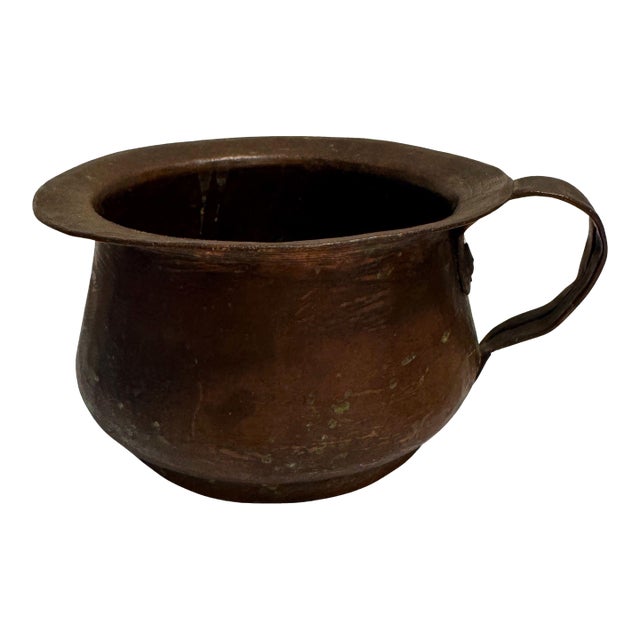 Antique Hammered Round Copper Bowl With Handle For Sale