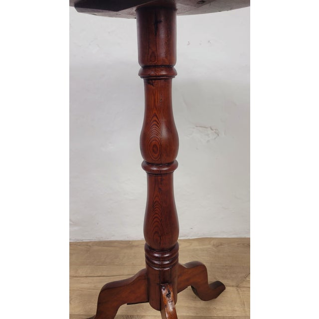 Wood English Victorian Tripod Side Table in Mahogany, 1880 For Sale - Image 7 of 18