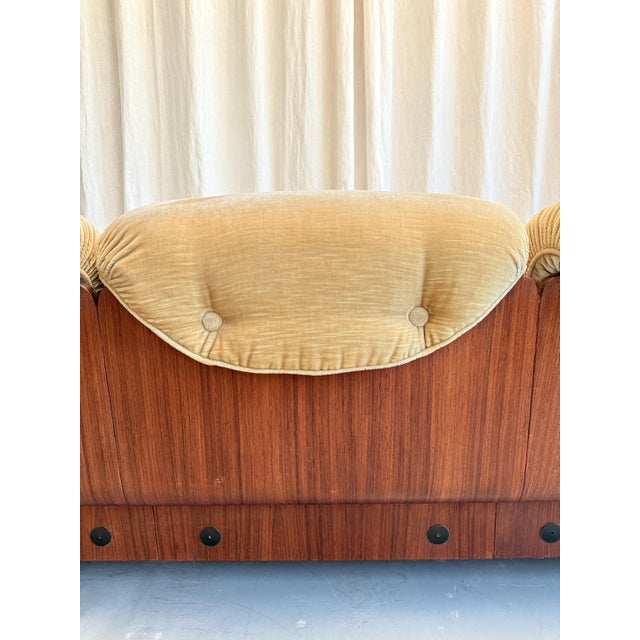 Wood Mid-Century Modern Italian Velvet and Wooden Sofa by Osvaldo Borsani for Tecno, 1960s For Sale - Image 7 of 18